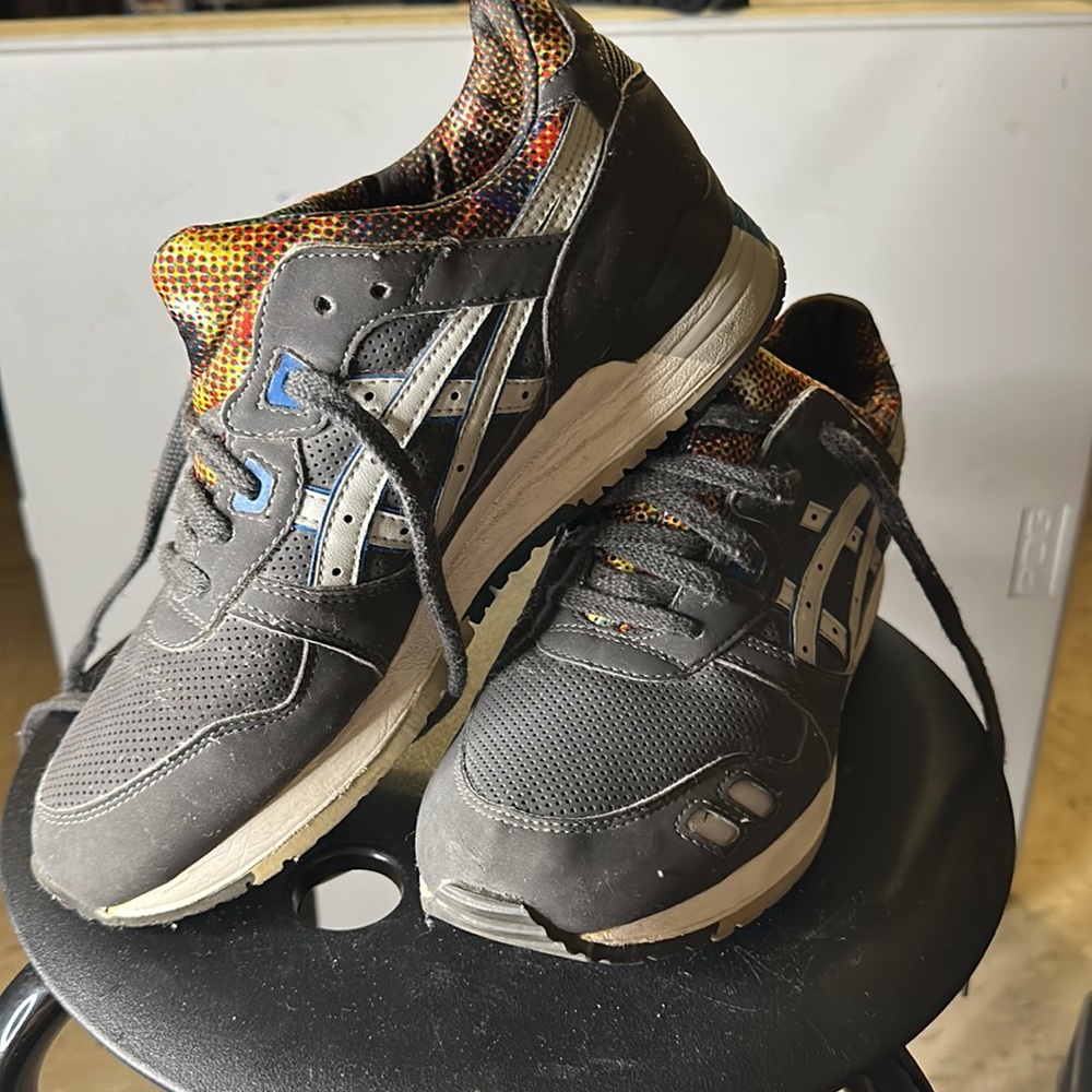 Sneakers - Picture 2 of 3